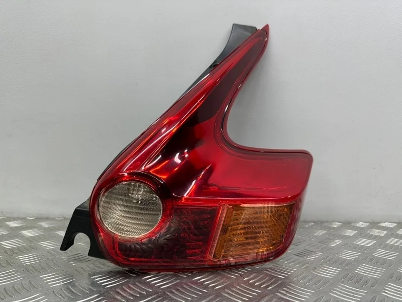 Фонарь Nissan Juke F15