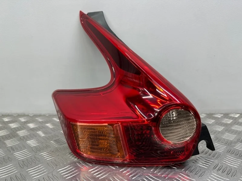 Фонарь Nissan Juke F15