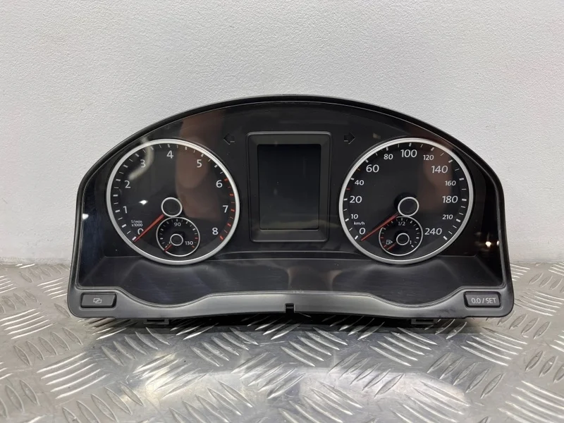 Панель приборов Volkswagen Tiguan NF