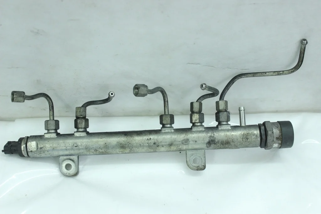 Топливная рейка Z13DTH 55211906 Opel Astra H