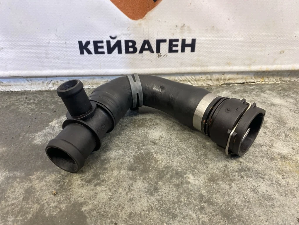 Патрубок системы охлаждения Audi Q5 2013 8R