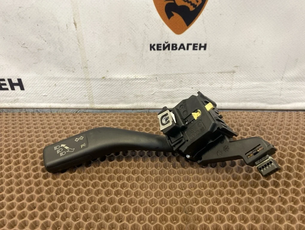 Подрулевой переключатель Volkswagen Golf 2009 5K