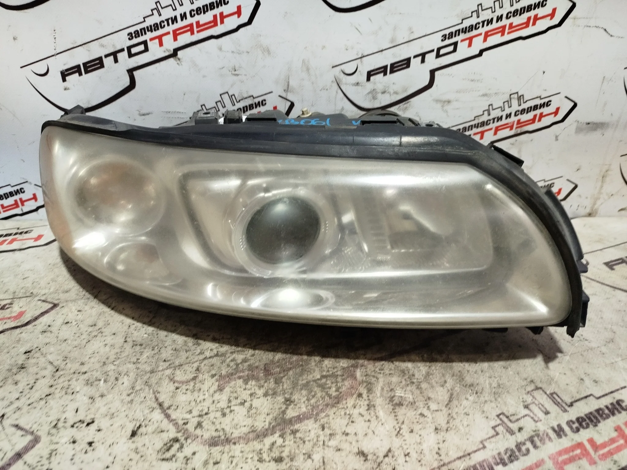ФАРА VOLVO S60 V70 XC70 RH RS SJ SW SZ CHROME XENON ЛИНЗА ПРАВАЯ 2 МОДЕЛЬ 31217046 KB061