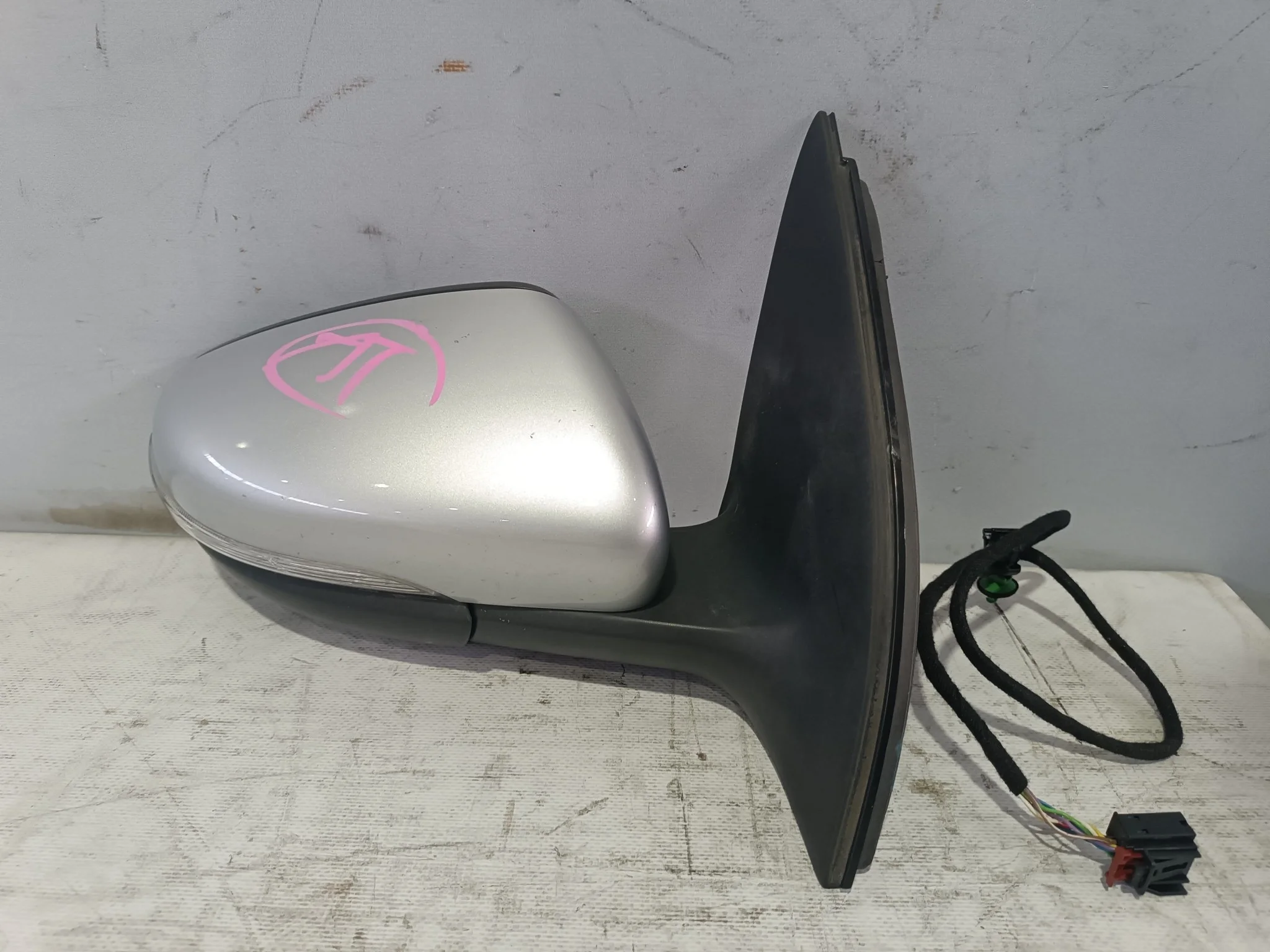 ЗЕРКАЛО VOLKSWAGEN GOLF 5K1 MK6 9 КОНТАКТОВ С ПОВТОРИТЕЛЕМ HATCHBACK ПРАВОЕ 5K0857508AE серебро, LA7W NA7641