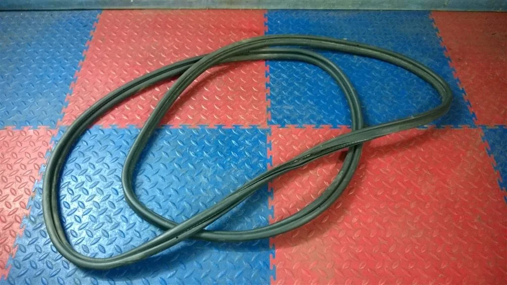 уплотнитель багажной двери BMW X3 F25  N47D20C 184 лс 2.0D