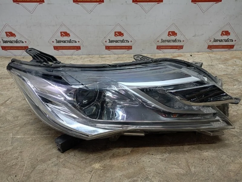 Фара правая Mitsubishi Pajero Sport 3 2015-2021 8301C794