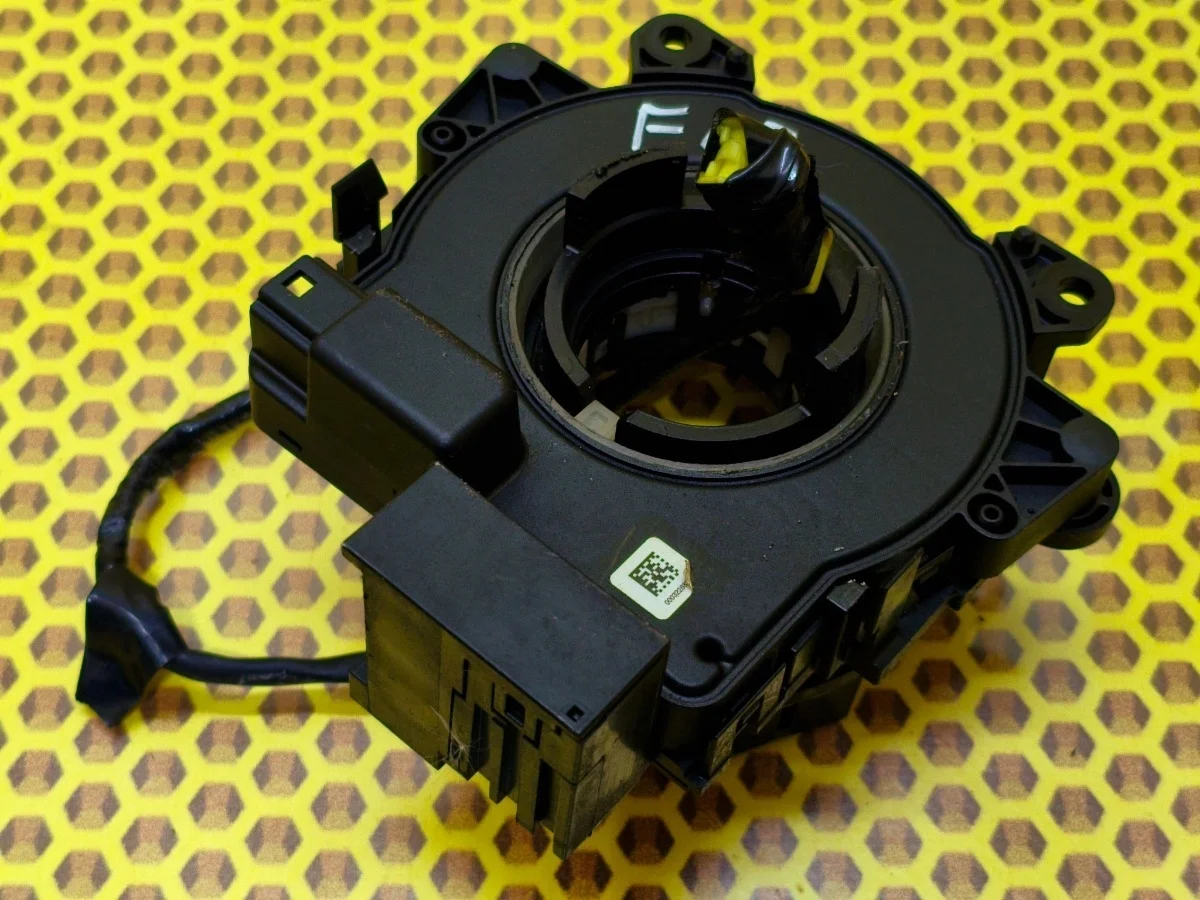 Шлейф подрулевой Nissan Juke 2011 F15