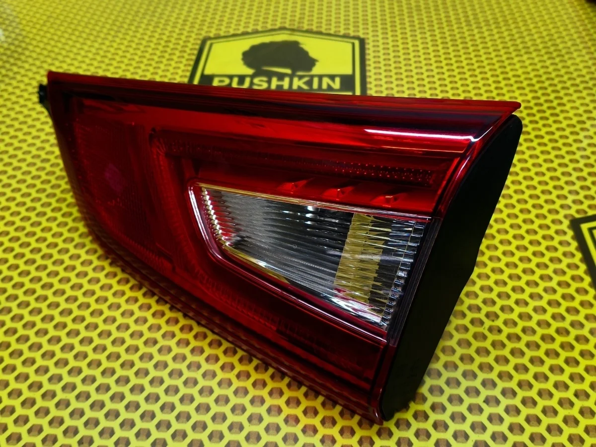 Фонарь в крышку багажника Nissan Qashqai 2018 J11