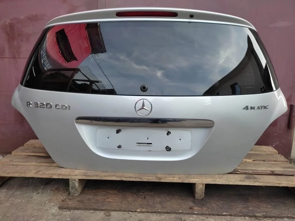 Крышка багажника Mercedes-Benz