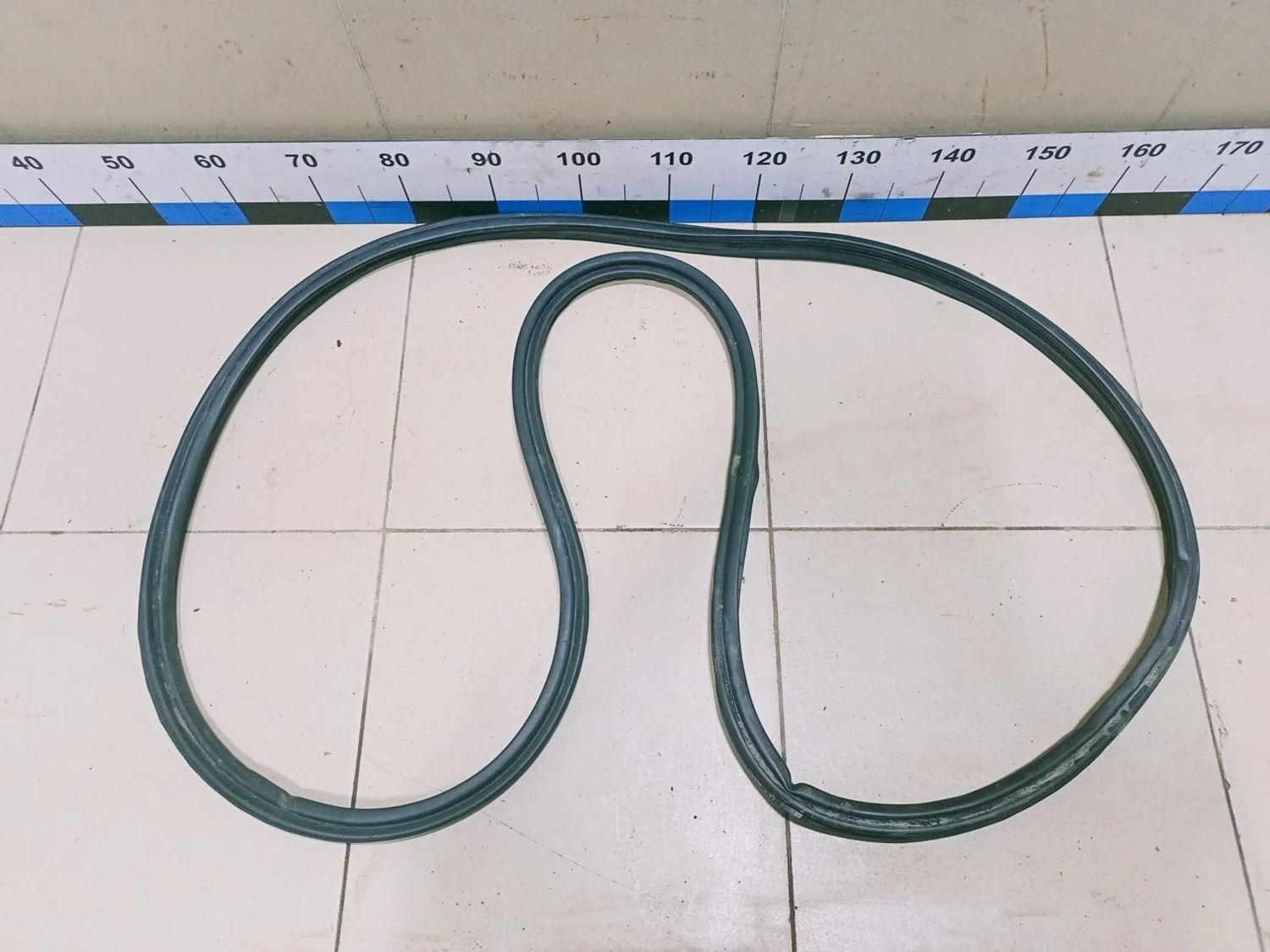 Уплотнитель багажника RAV 4 2013-2019