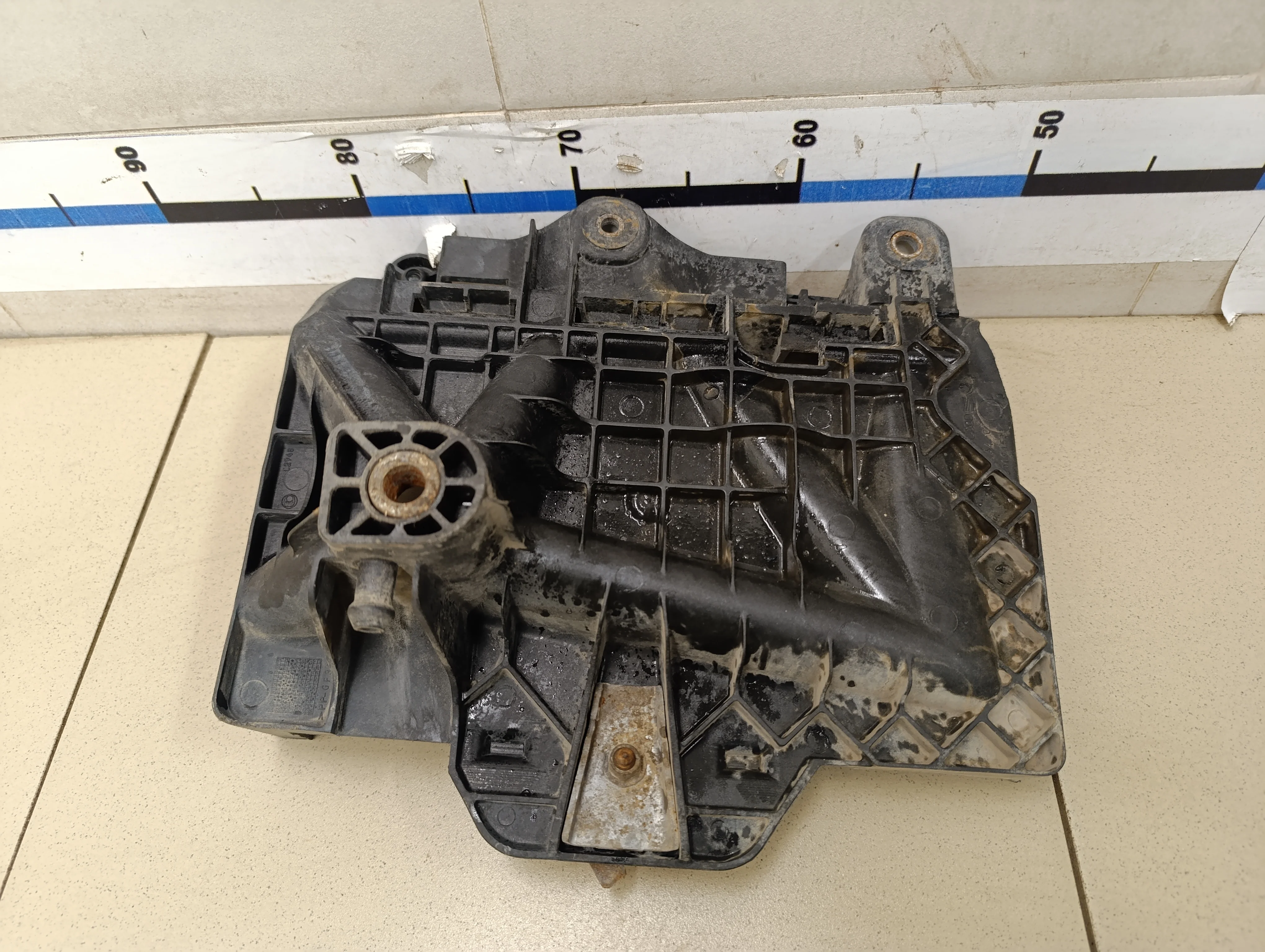 Крепление АКБ (корпус/подставка) Fabia 2007-2015