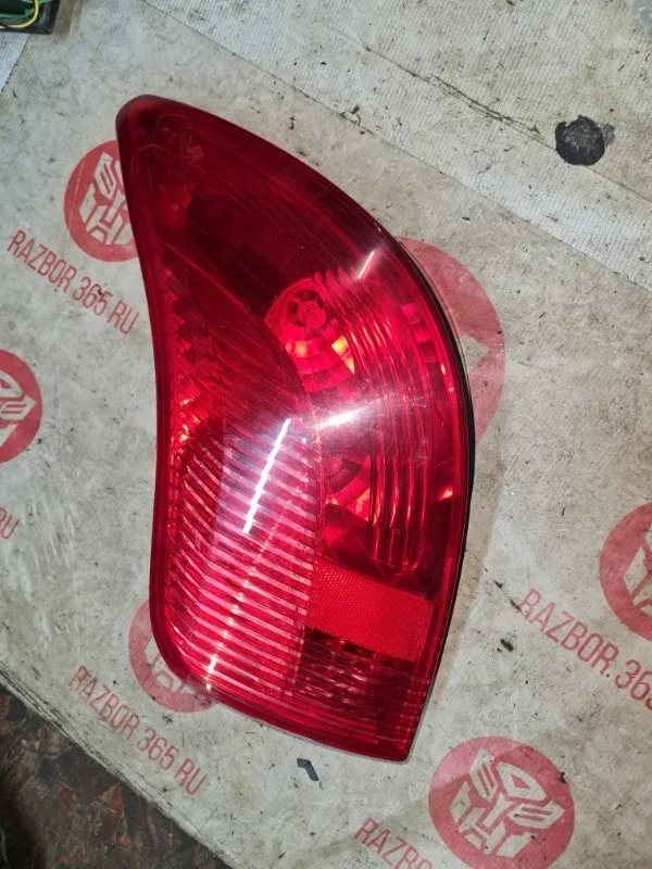 Фонарь Peugeot 308 2011 универсал