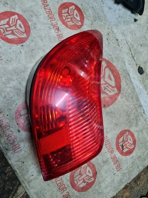 Фонарь Peugeot 308 2011 универсал