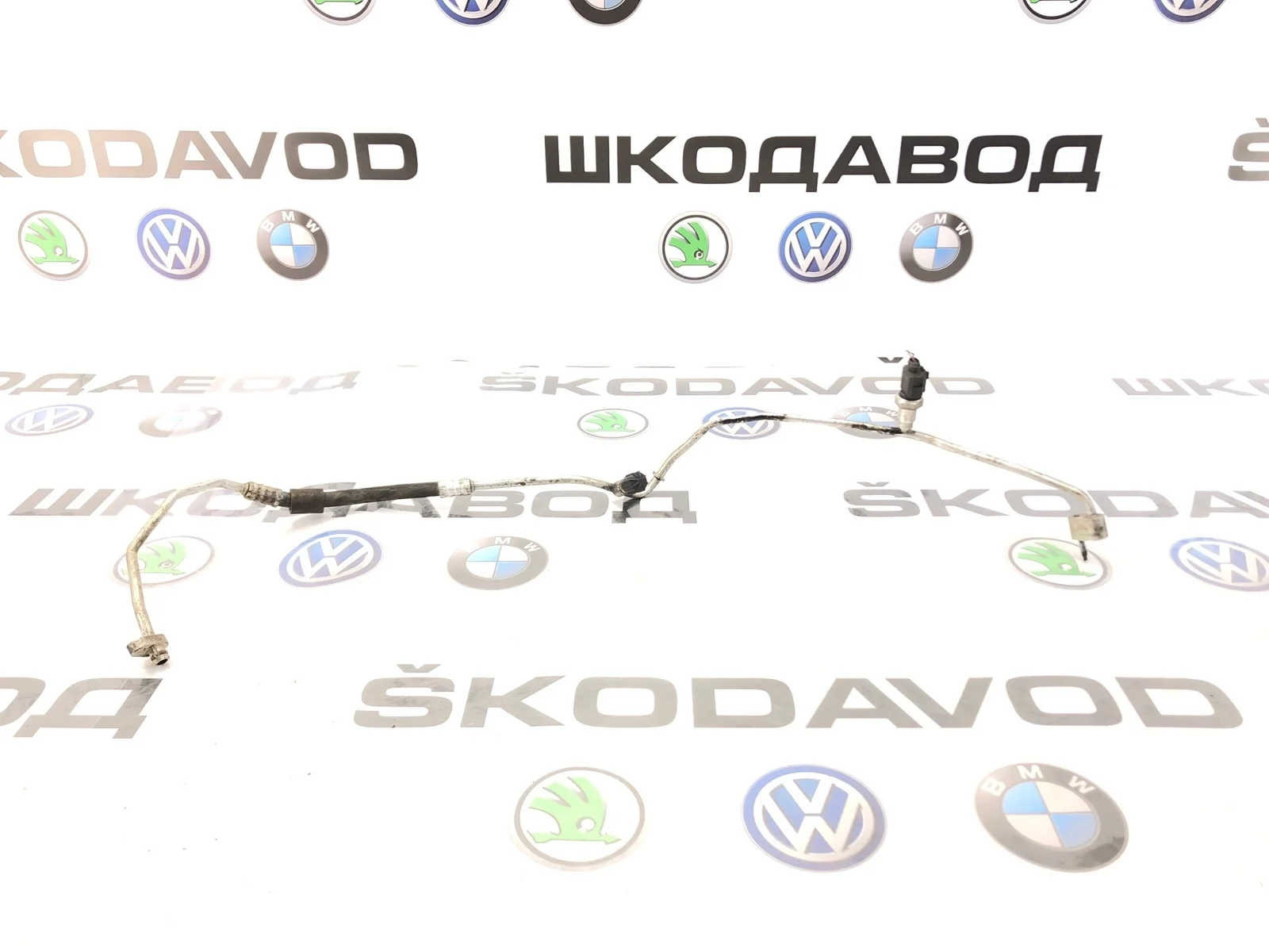Трубка кондиционера тонкая с датчиком Skoda Octavia Rs 2014 5Q0820741C A7 (5E)