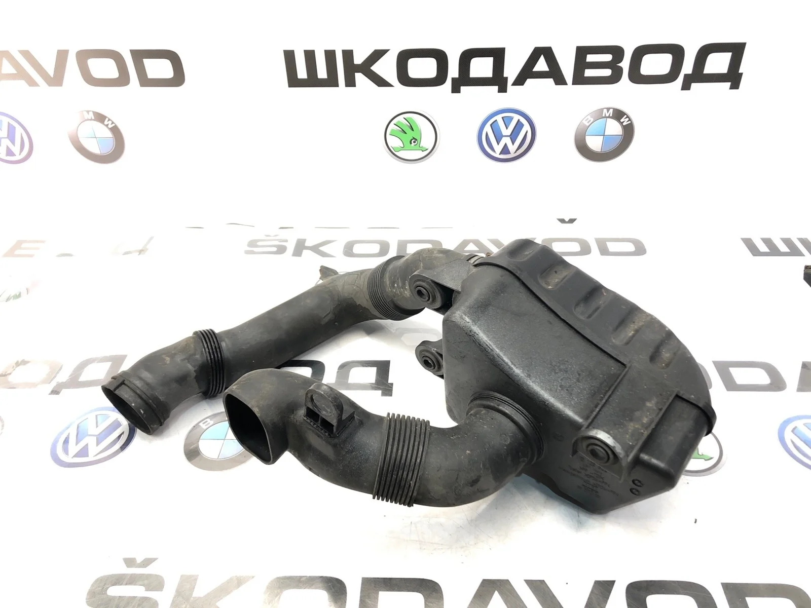 Резонатор воздушного фильтра Skoda Octavia 2011 1K0129622D A5 (1Z) 1.6 BSE