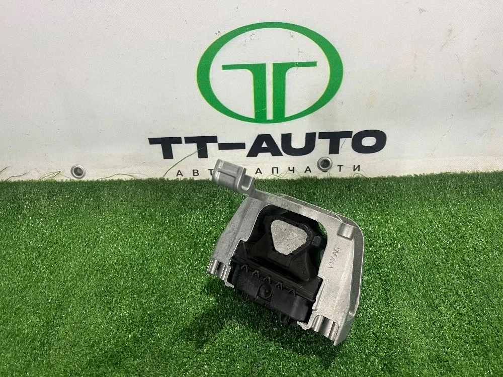 Опора двигателя правая Volkswagen Golf 7 2012-2020
