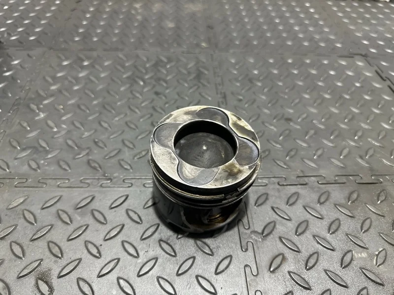 Поршень Bmw 11257799883 E63 M57