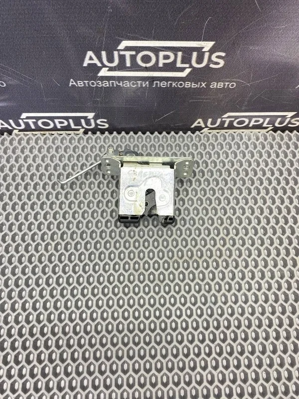 Замок крышки багажника Opel Corsa C 90534769 3 ХЭТЧБЕК Z10XEP, задний