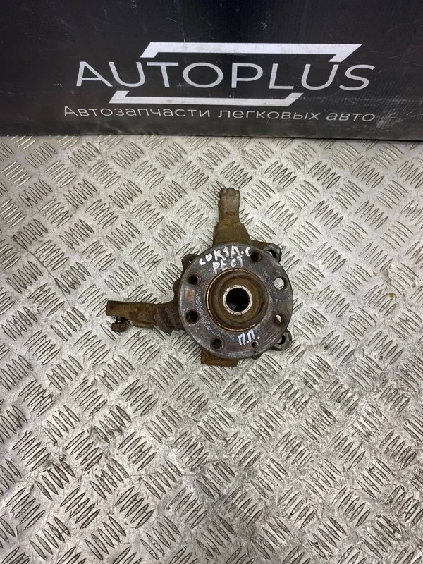 Поворотный кулак со ступицей Opel Corsa C 13154318 3 ХЭТЧБЕК Z10XEP, передний правый