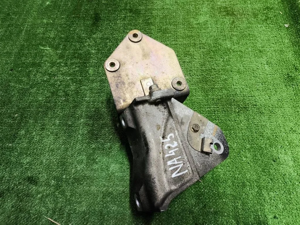 Б.у. кронштейн опоры двигателя MITSUBISHI GRANDIS NA4W MITSUBISHI GRANDIS NA4W