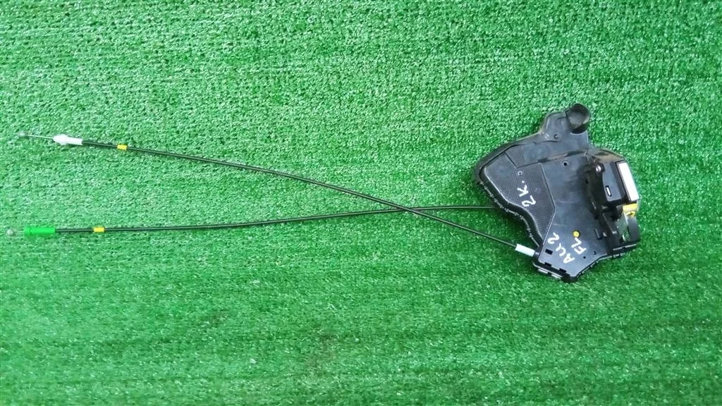 Б.у. замок двери TOYOTA AURIS ZRE150 TOYOTA AURIS ZRE150