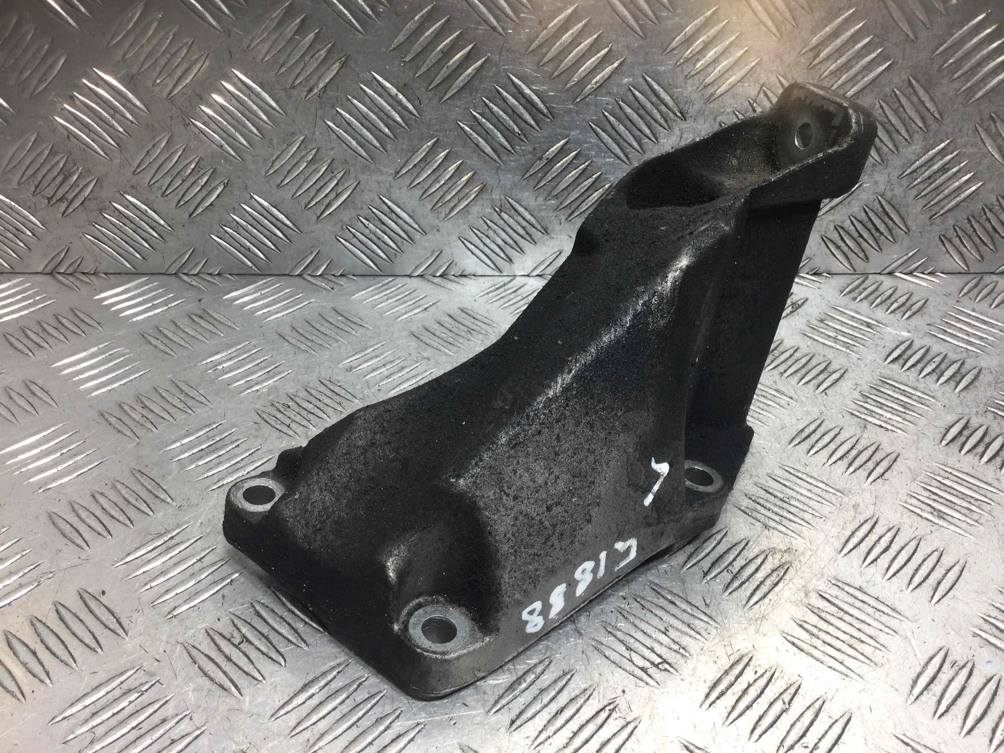 Кронштейн двигателя Volkswagen Passat B5 (1996-2000) дизель 1.9 TDI Механика Универсал