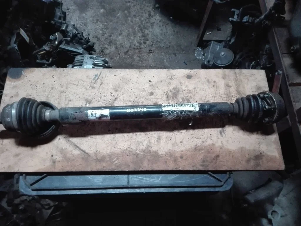 Полуось передняя правая (приводной вал, ШРУС) Volkswagen Golf IV (1J) 1997-2004 1998 1,6 Бензин