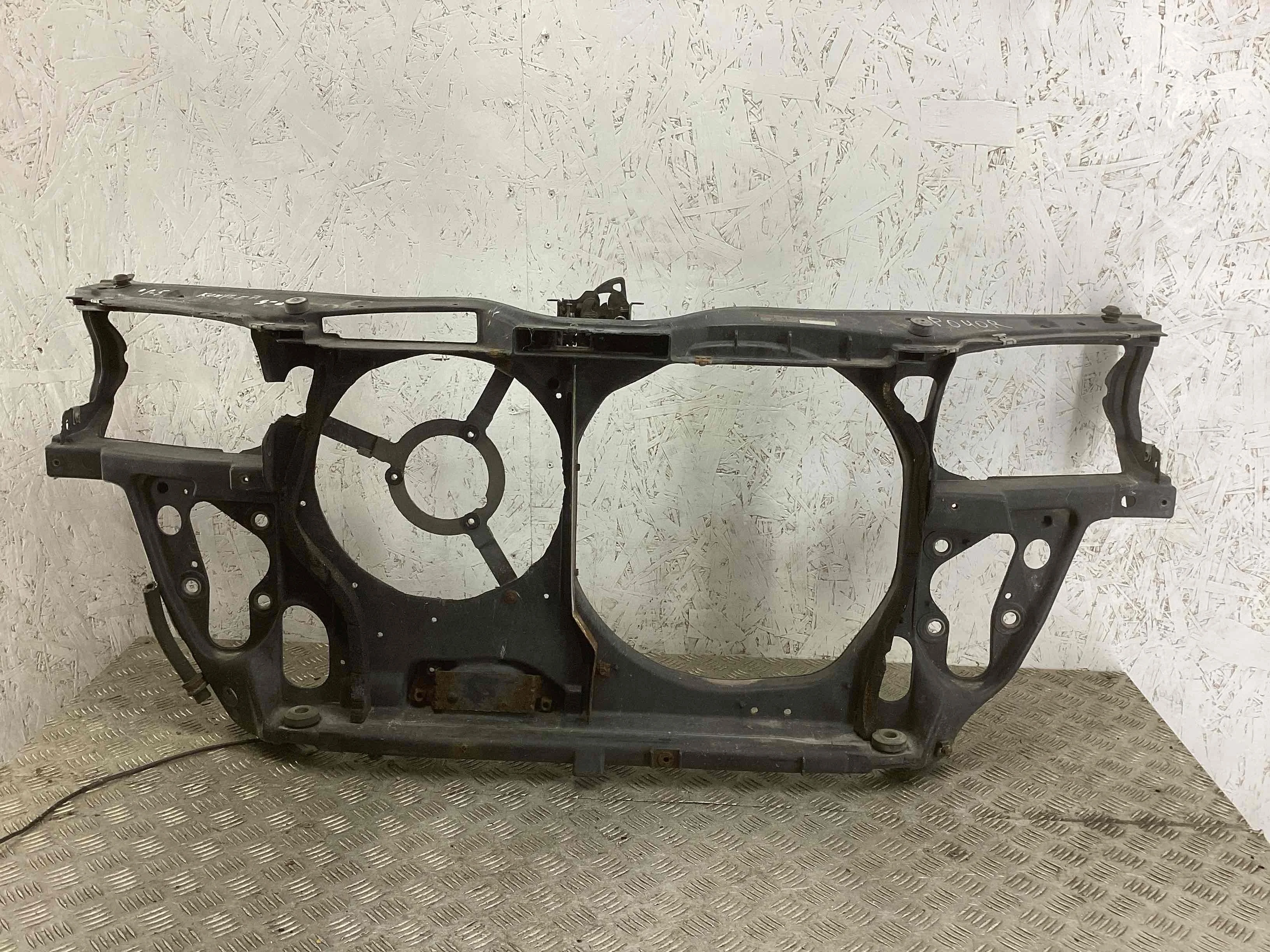 Передняя панель крепления облицовки (телевизор) Volkswagen Passat B5 (3B) 1996-2000 1998 1,9 Дизель