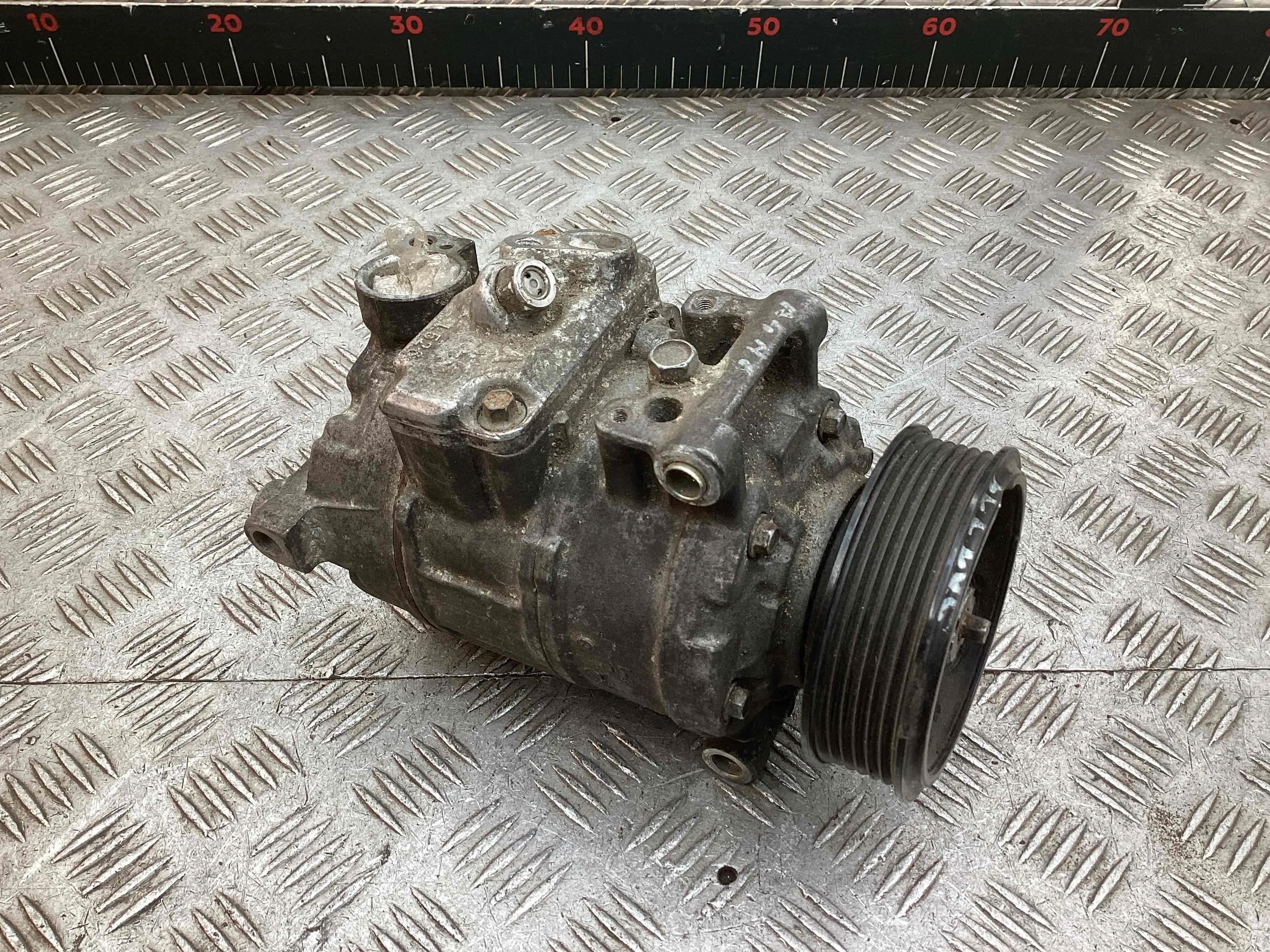Компрессор кондиционера Audi A4 B6 (8EC, 8E5) 2000-2006 2004