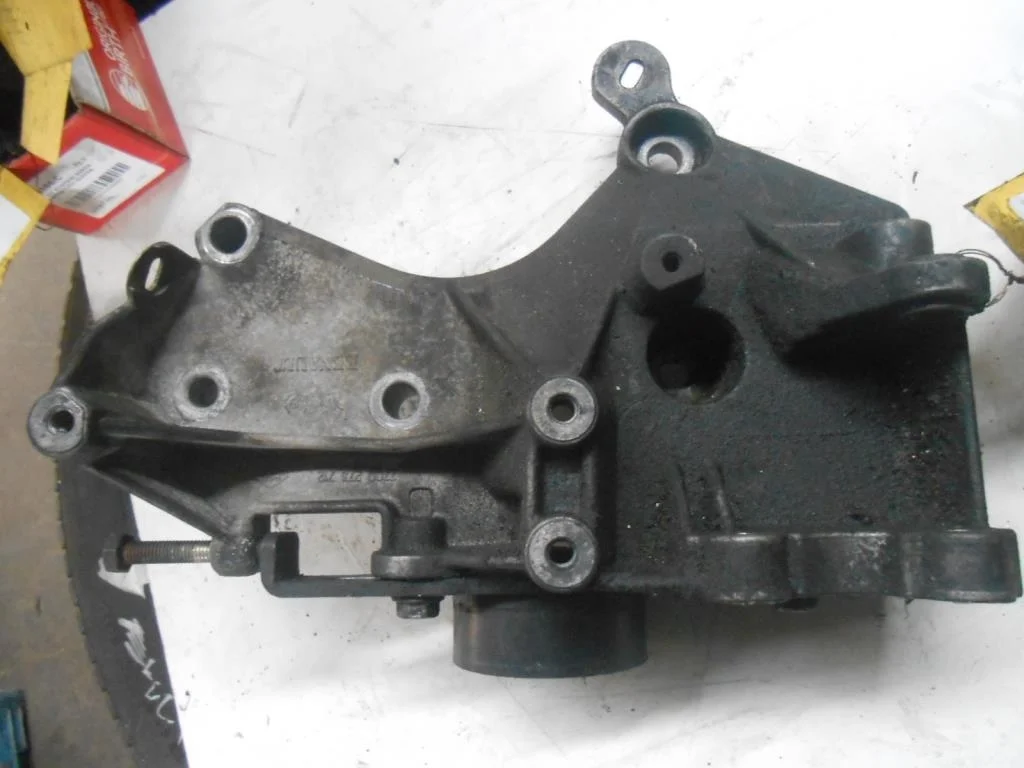 Кронштейн генератора Renault Kangoo I 1997-2003 1997 1,4 Бензин