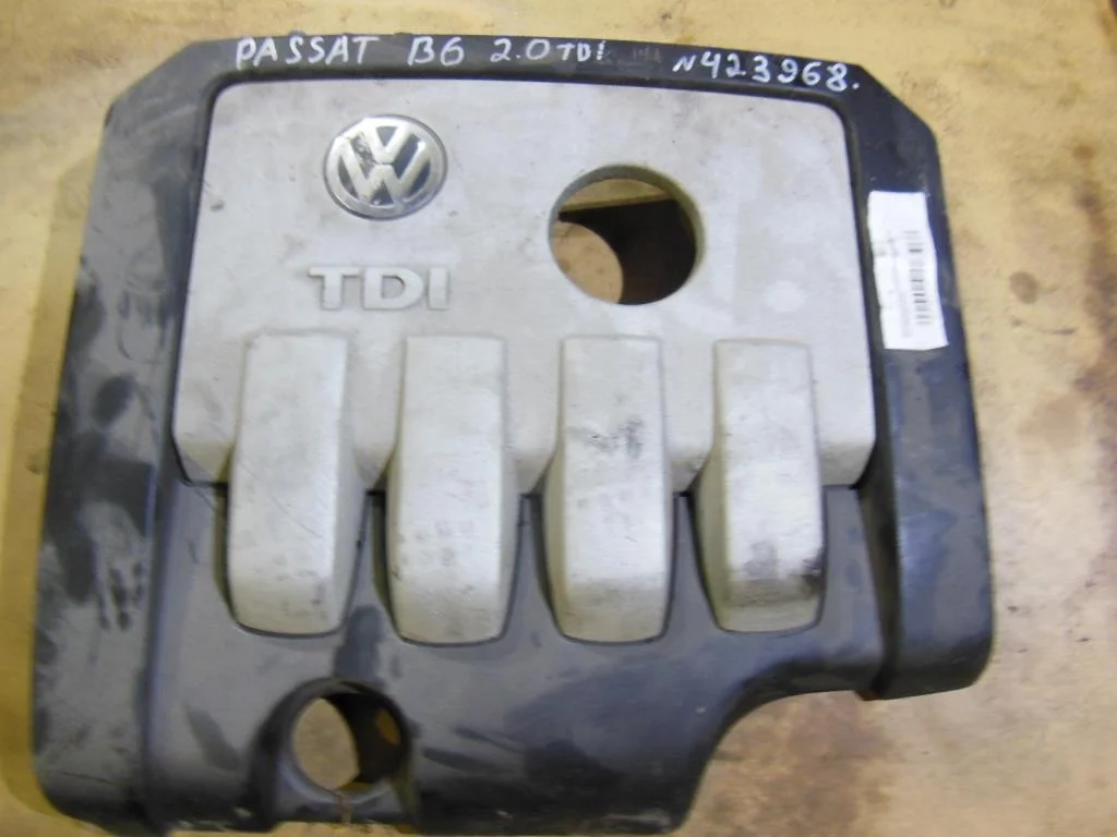 Декоративная крышка двигателя Volkswagen Passat B6 (3C) 2005-2010 2007 2,0 Дизель