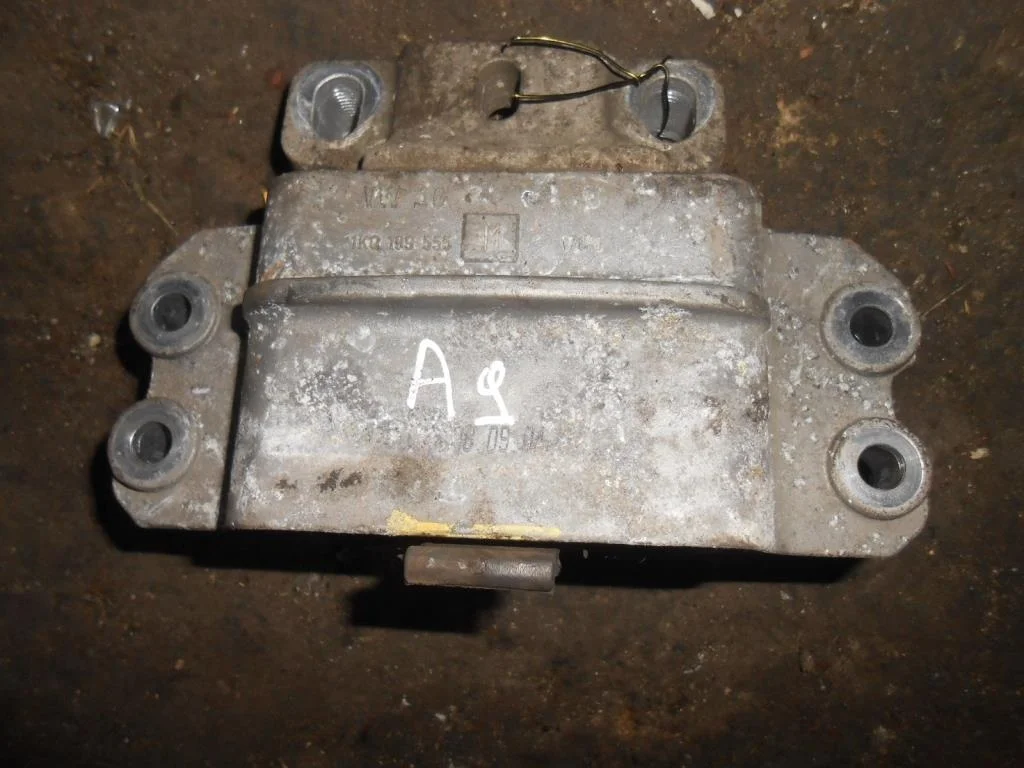Подушка крепления двигателя Volkswagen Golf V (1K) 2004-2009 2005 1,9 Дизель