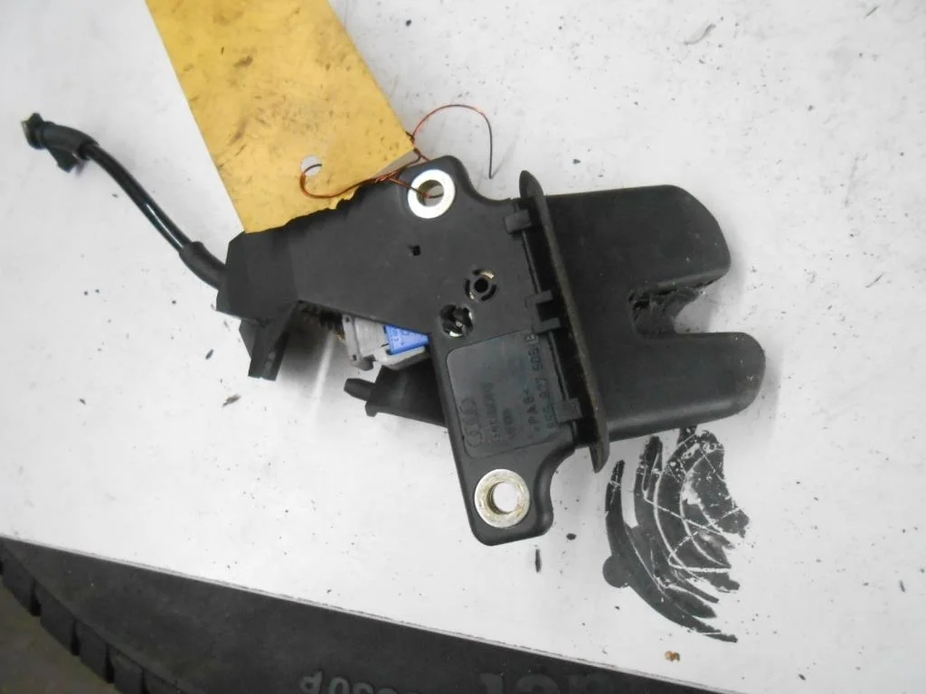 Замок багажника Audi A4 B6 (8EC, 8E5) 2000-2006 2000