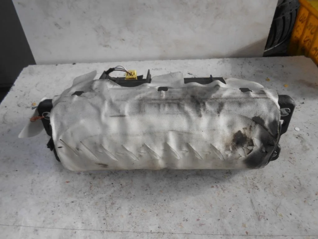 Подушка безопасности пассажира Volkswagen Passat B6 (3C) 2005-2010 2005