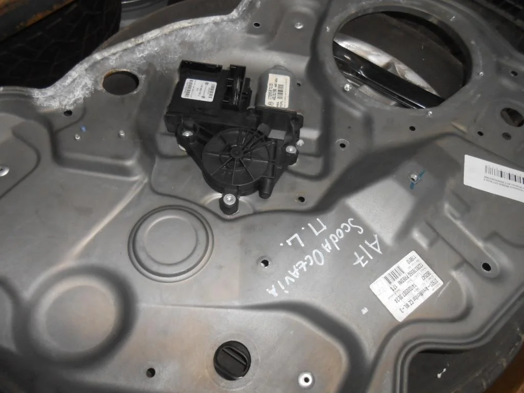 Стеклоподъемник передний левый Skoda Octavia A5 (1Z) 2004-2013 2007