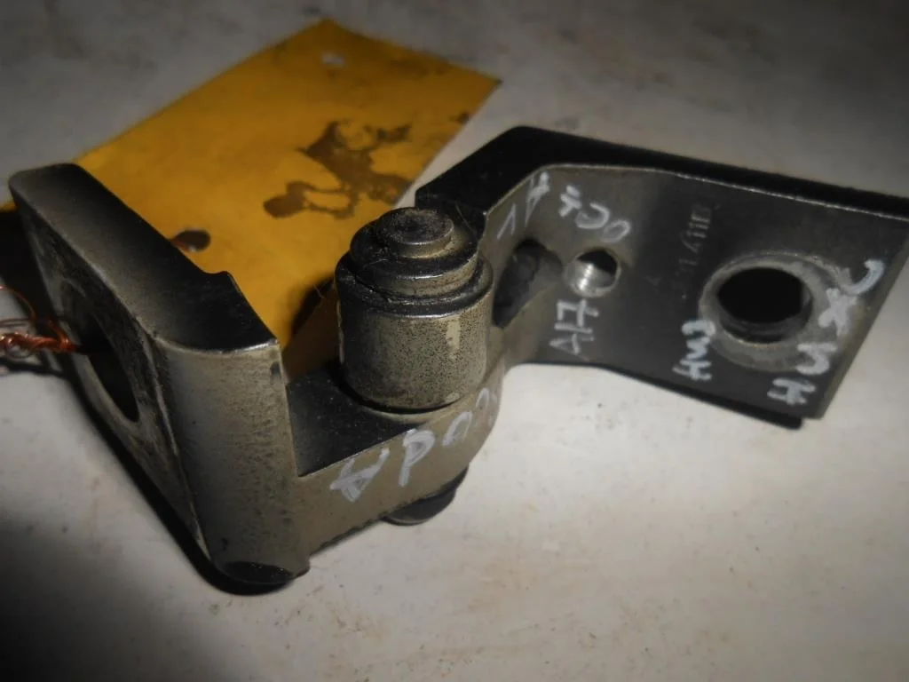 Петля двери передней левой Skoda Octavia A5 (1Z) 2004-2013 2007