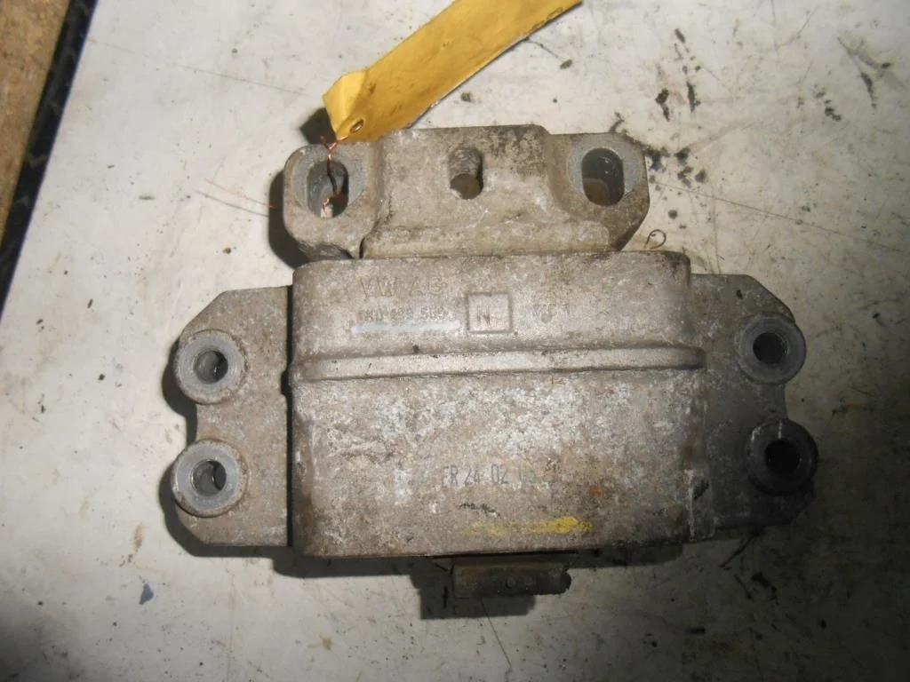 Подушка крепления двигателя Volkswagen Touran I (1T) 2003-2006 2004