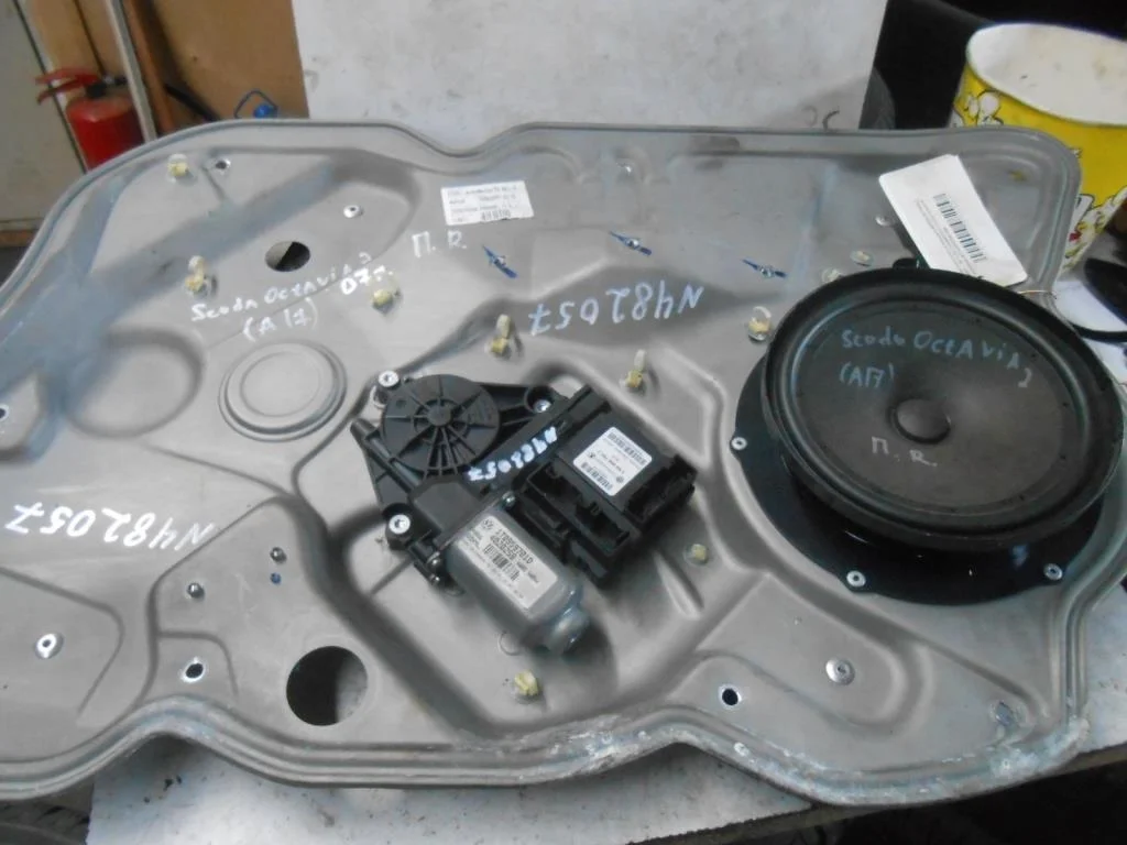 Стеклоподъемник передний правый Skoda Octavia A5 (1Z) 2004-2013 2007