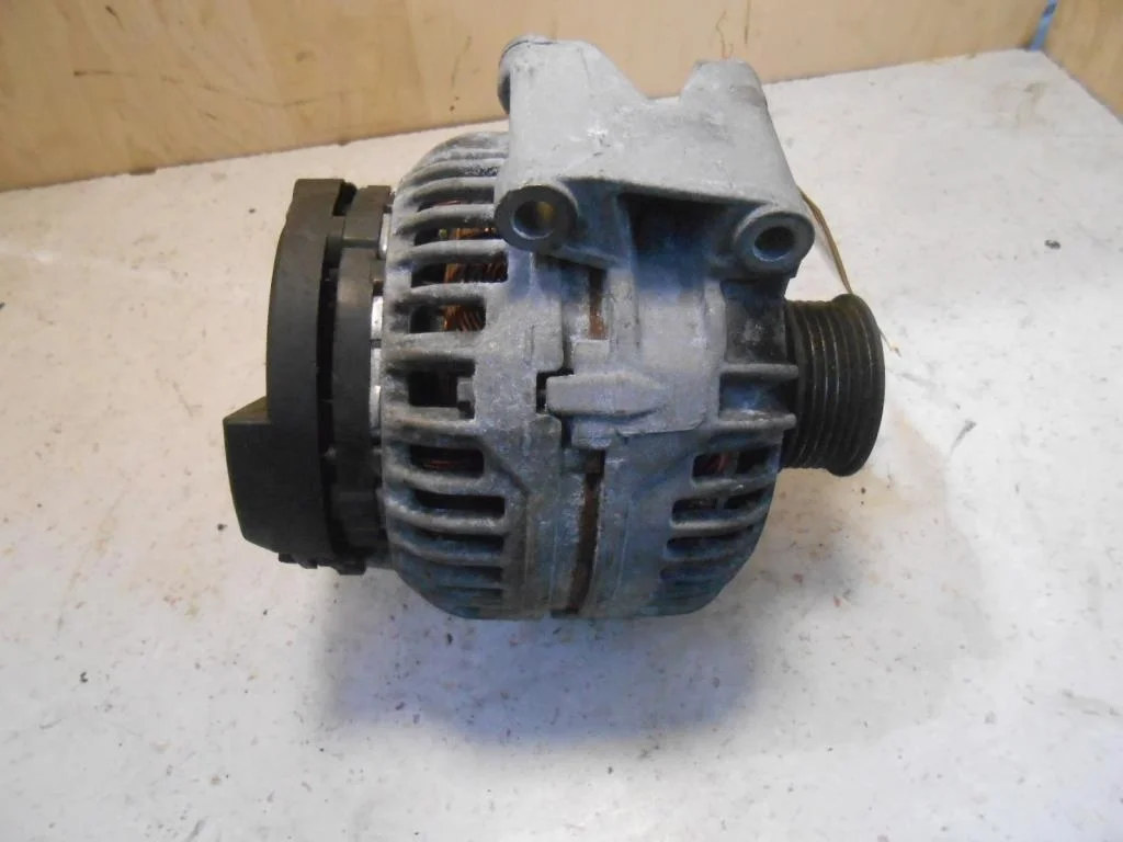 Генератор Audi A4 B6 (8EC, 8E5) 2000-2006 2002 2,0 Бензин