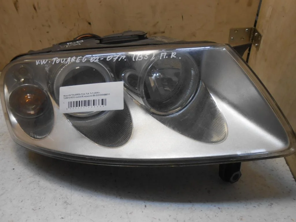 Фара правая Volkswagen Touareg I (7L) 2002-2006 2005