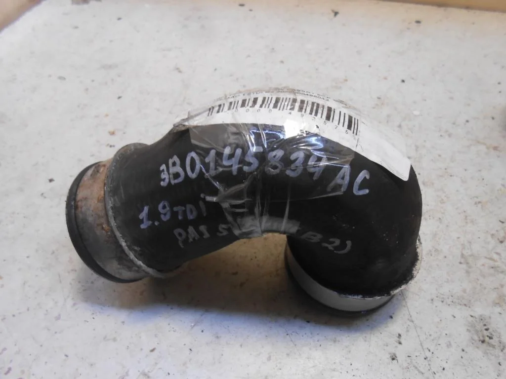 Патрубок интеркулера Volkswagen Passat B5+ (3B) 2000-2005 рестайлинг 2004 1,9 Дизель
