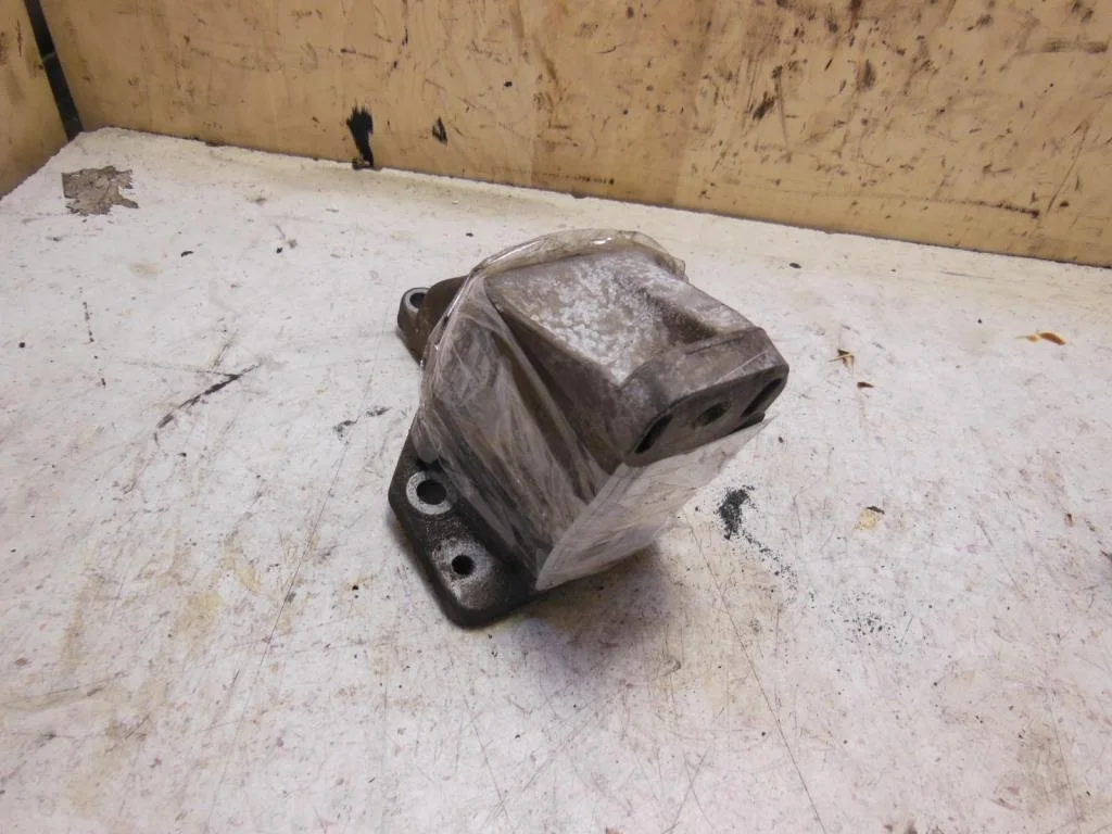 Кронштейн двигателя Audi A6 Allroad C5 (4BH) 2000-2005 2005 2,5 Дизель