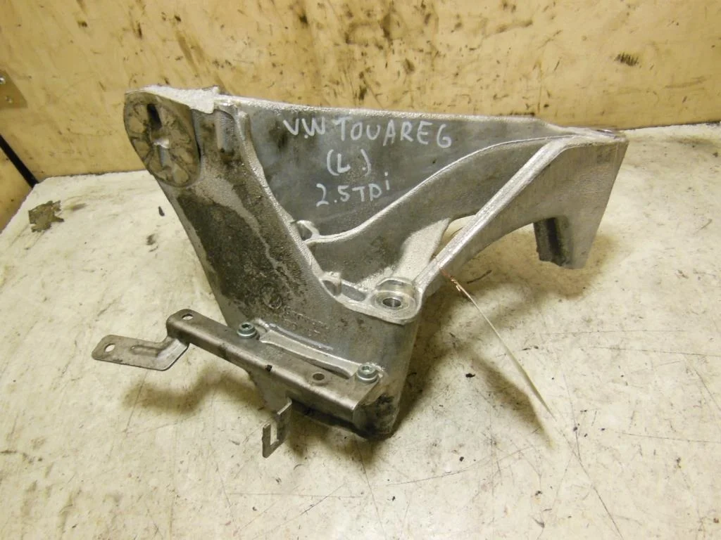 Кронштейн двигателя Volkswagen Touareg I (7L) 2002-2006 2005 2,5 Дизель