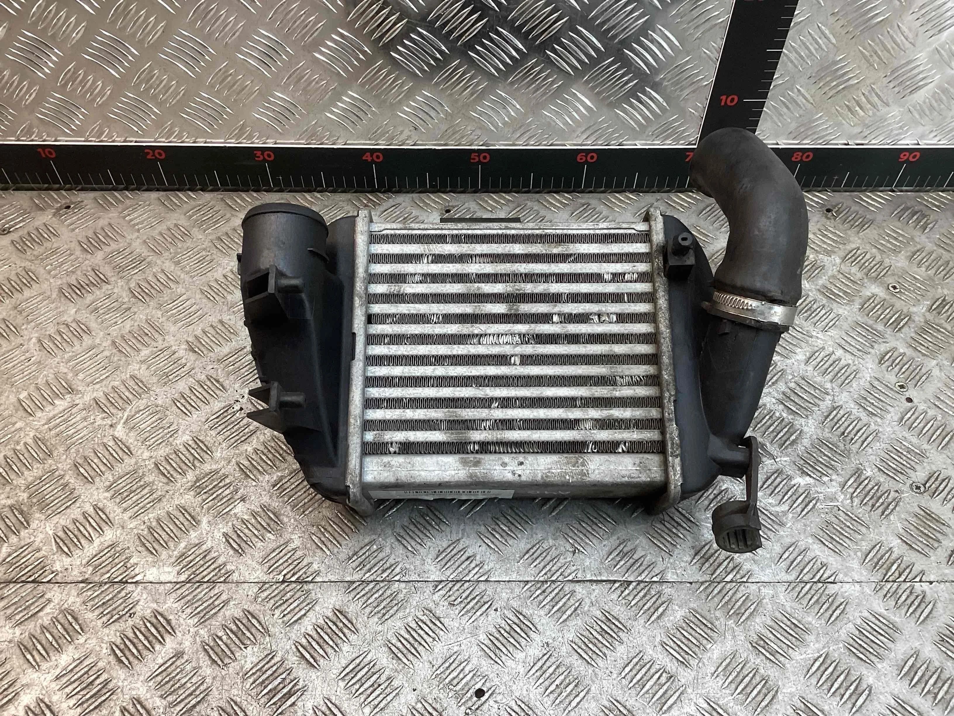 Интеркулер Audi A4 B7 (8EC, 8ED) 2004-2008 2004 2,5 Дизель