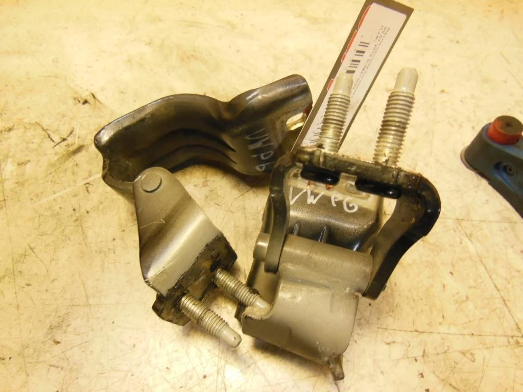 Петля крышки багажника Volkswagen Passat B6 (3C) 2005-2010 2007    Универсал