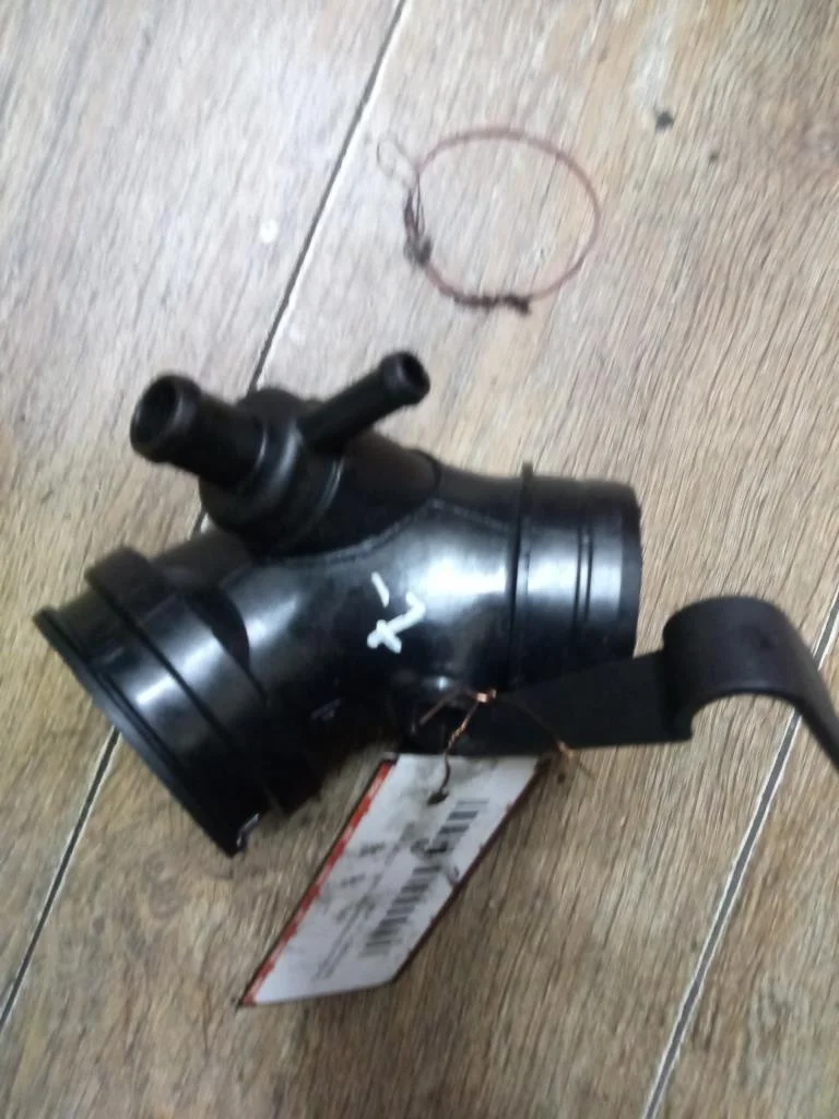 Патрубок впускного коллектора Volkswagen Passat B5 (3B) 1996-2000 1998