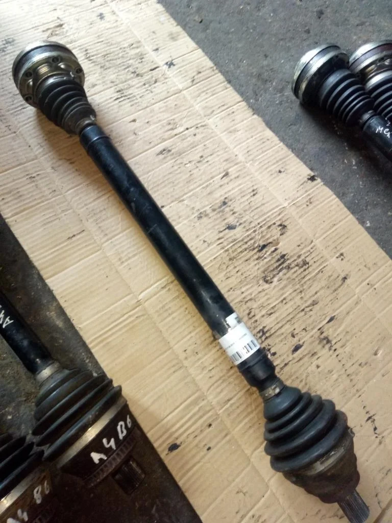 Полуось передняя правая (приводной вал, ШРУС) Volkswagen Passat B6 (3C) 2005-2010 2005 2,0 Дизель