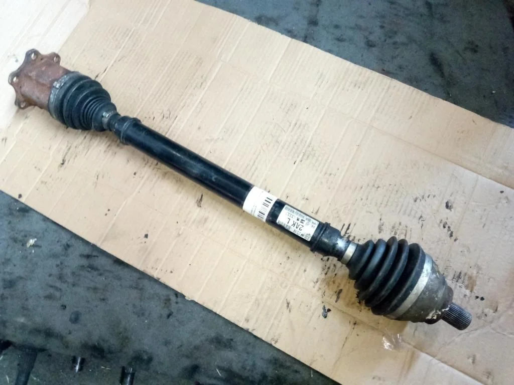 Полуось передняя правая (приводной вал, ШРУС) Volkswagen Passat B6 (3C) 2005-2010 2006 1,9 Дизель АКПП