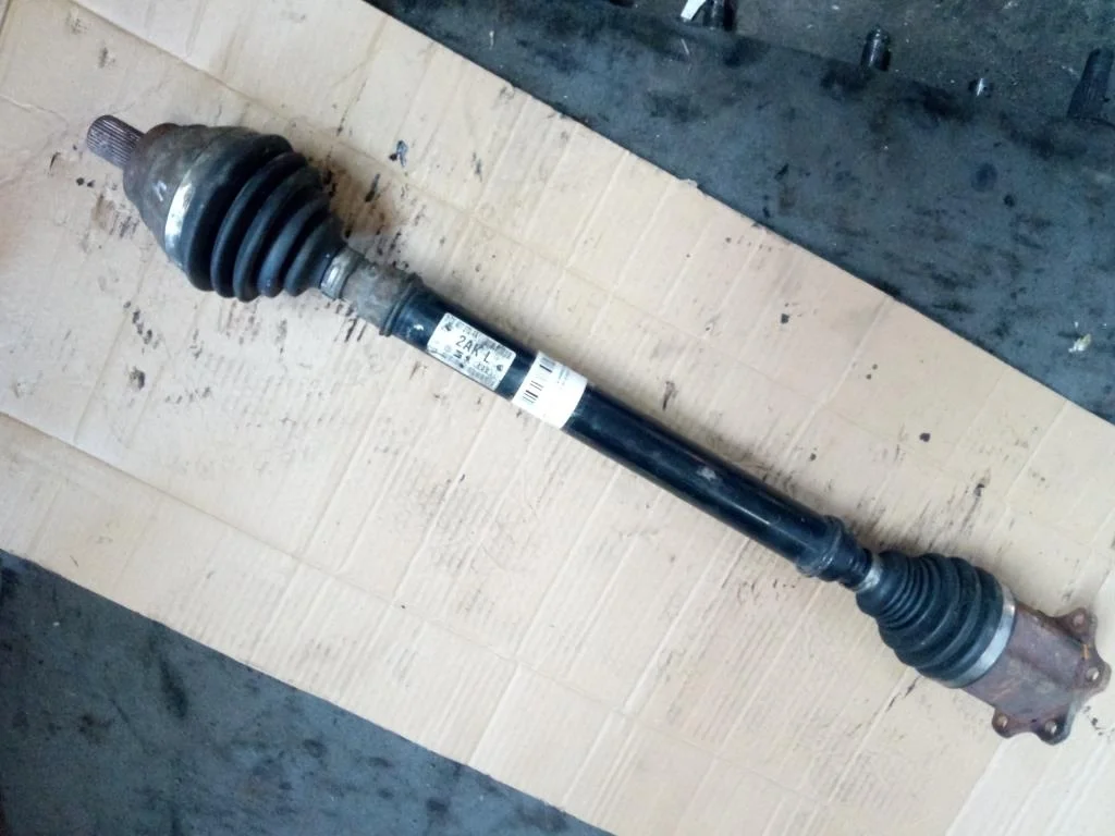 Полуось передняя правая (приводной вал, ШРУС) Volkswagen Passat B6 (3C) 2005-2010 2006 1,9 Дизель АКПП