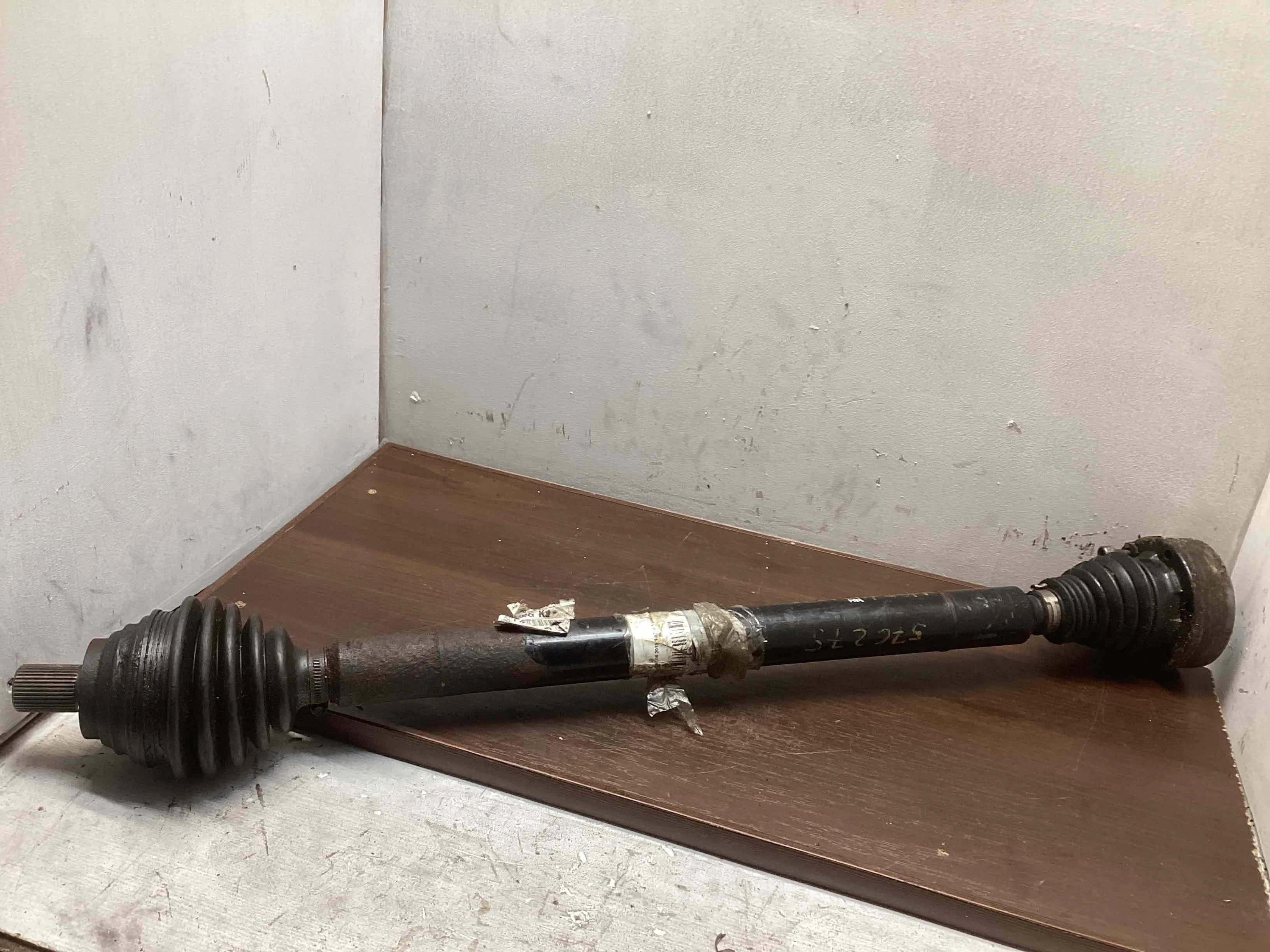 Полуось передняя правая (приводной вал, ШРУС) Volkswagen Passat B6 (3C) 2005-2010 2007 1,9 Дизель МКПП